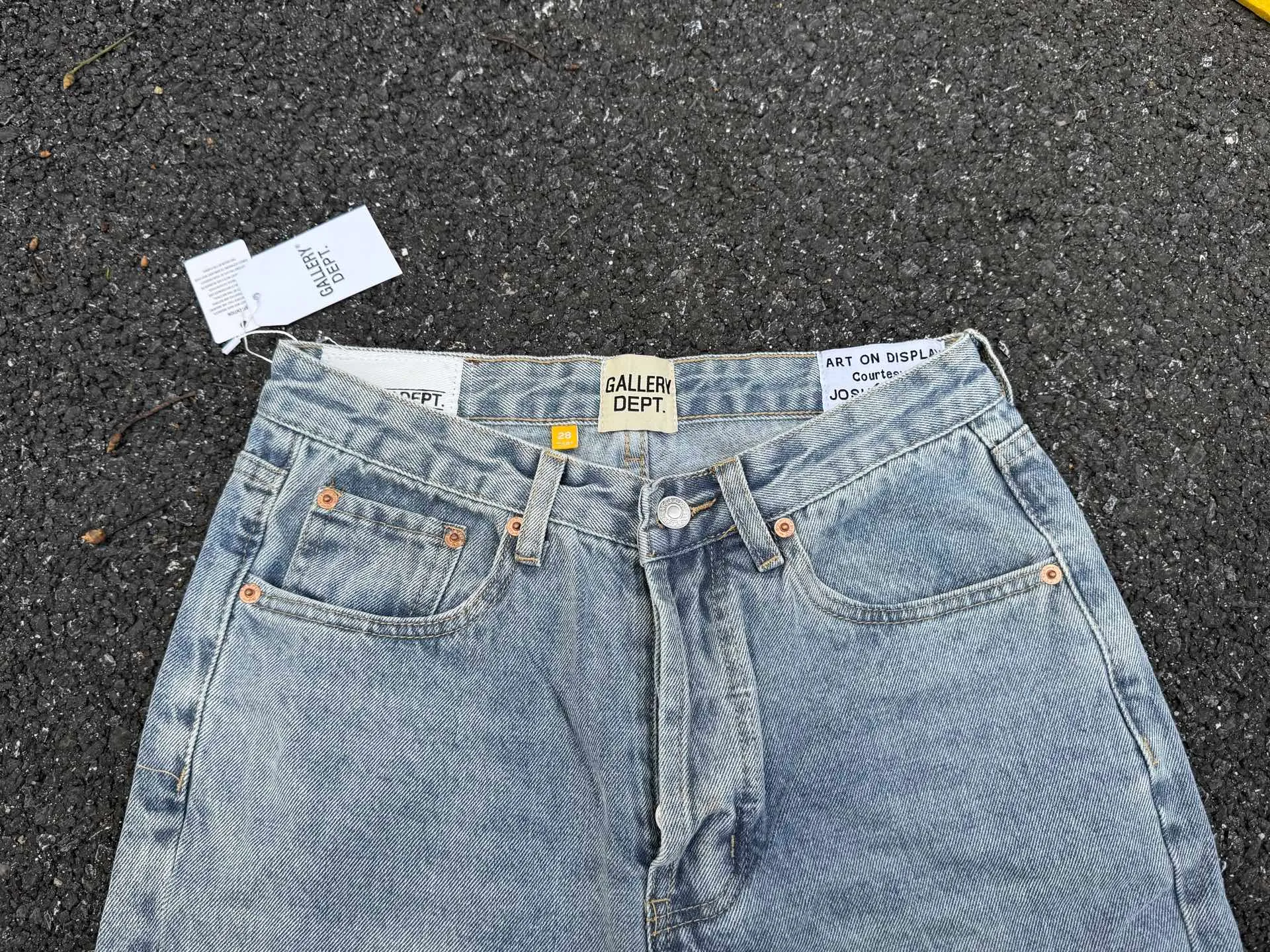 P246💰G11 GALLERY DEPT. Denim bell-bottoms, washed and distressed spliced ​​jeans. GALLERY is attracted by these bell-bottoms. Whether it is a reset of Carhartt or Levis, it creates a strong brand style. Since these pants are modified from rare vintage, the production capacity is limited. Therefore, after many icons wore them, these pants were once hard to find. Later, perhaps due to the improvement of GD's business in the past two years and the expansion of production lines, the brand itself lowered the price, so I can't wait any longer for these pants this year and will definitely buy them. During the process of the denim washing plant, the owner of the washing plant helped introduce a boss who had worked for Levi's foundry and started his own business. This also paved the way for the following styles. Therefore, Levi's remodeled single product for the base plate is really familiar. Whether it is the fabrics supplied or the lathes used in production, there is nothing to choose from. -Color: blue -Size: S-XXL (corresponding to 28-36)